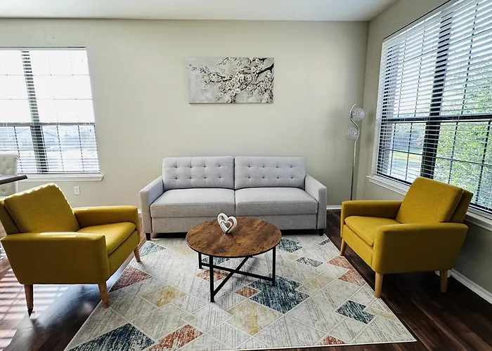 Spacious Luxe Retreat For Family And Groups Austin Holiday home Round Rock